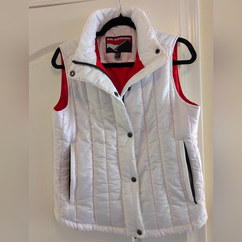 Sun Mountain White vest. Size Med